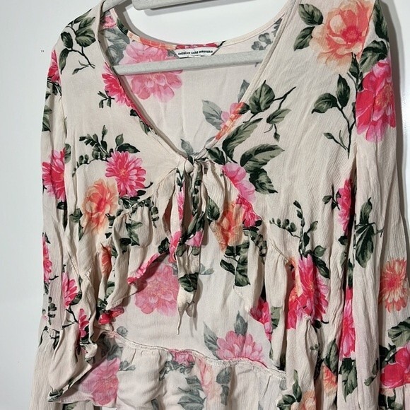 American Eagle White w/ Pink Floral Tie Front Top Size Medium - Picture 3 of 8